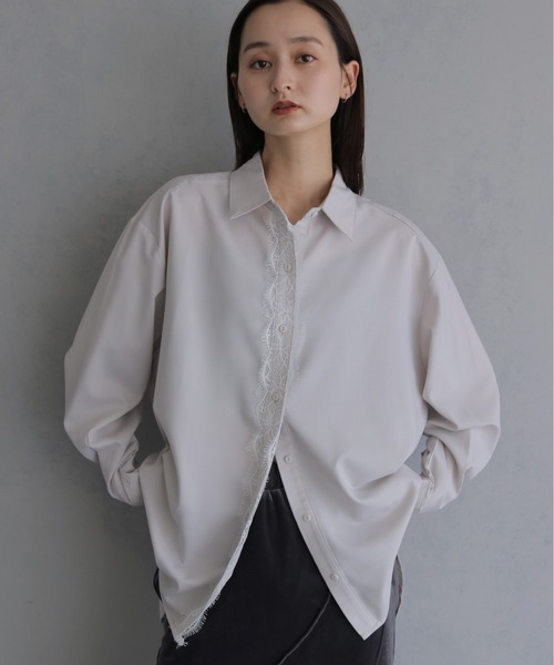 &g'aime(アンジェム)の「【&g'aime 】レース付きオーバーシャツ Lace Trimmed Over Shirt(シャツ/ブラウス・レディース・アイボリー/ブラック/チャコールグレー・FREE)」の1枚目の写真