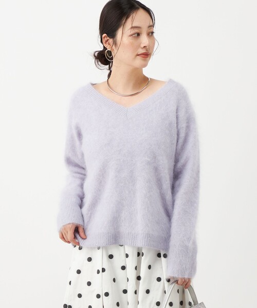 NOLLEY’S(ノーリーズ)の「ウールファースパンコールVネックプルオーバー(ニット/セーター・レディース・ラベンダー/ダークネイビー・38)」の2枚目の写真