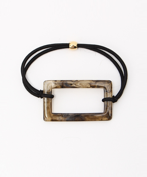 SMELLY（スメリー）の「SMELLY アクリルシカクポニー（ヘアゴム・レディース・ピンク/ブラック/アイボリー・ONE）」の3枚目の写真