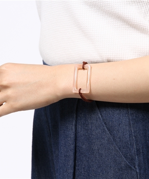 SMELLY（スメリー）の「SMELLY アクリルシカクポニー（ヘアゴム・レディース・ピンク/ブラック/アイボリー・ONE）」の5枚目の写真