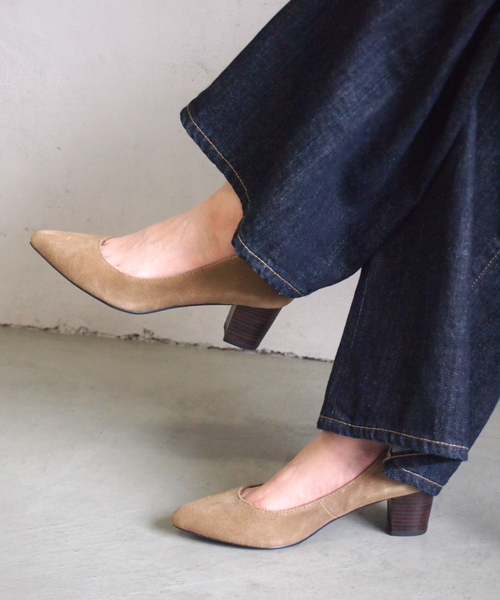 mio notis（ミオノティス）の「50mmゴートスエードチャンキーヒールパンプス（パンプス・レディース・ブラック×ホワイト/グレー/ブラック/カーキ/ベージュ・39/36/37/38/35）」の4枚目の写真