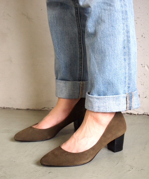 mio notis（ミオノティス）の「50mmゴートスエードチャンキーヒールパンプス（パンプス・レディース・ブラック×ホワイト/グレー/ブラック/カーキ/ベージュ・39/36/37/38/35）」の5枚目の写真