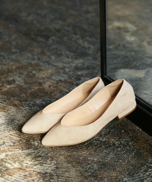 LEPSIM（レプシィム）の「Vカットフラットパンプス　742389（パンプス・レディース・ライトブルー/ライトベージュ/パイソン・LARGE/SMALL/MEDIUM）」の2枚目の写真