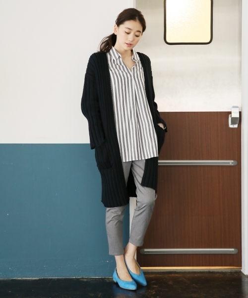 LEPSIM（レプシィム）の「Vカットフラットパンプス　742389（パンプス・レディース・ライトブルー/ライトベージュ/パイソン・LARGE/SMALL/MEDIUM）」の4枚目の写真