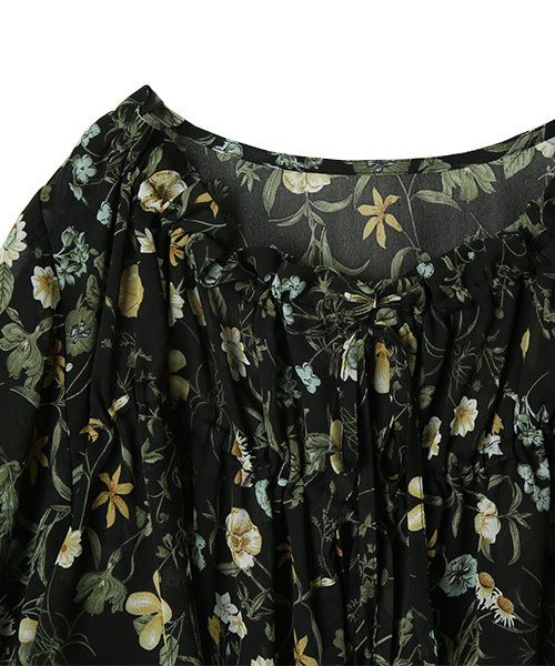 Luz Llena(ラズレナ)の「バックシャン・花柄シフォンブラウス(Tシャツ/カットソー・レディース・ブラック/レッド・MEDIUM)」の8枚目の写真