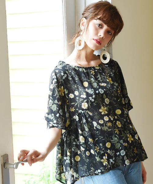 Luz Llena(ラズレナ)の「バックシャン・花柄シフォンブラウス(Tシャツ/カットソー・レディース・ブラック/レッド・MEDIUM)」の10枚目の写真