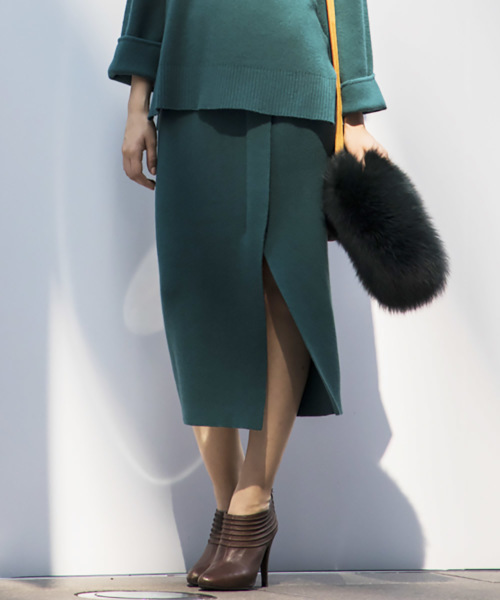 Emma Taylor（エマテイラー）の「アンゴラ混ラップテイストニットスカート（スカート・レディース・ネイビー/グレー/グリーン/ベージュ系その他・FREE）」の3枚目の写真
