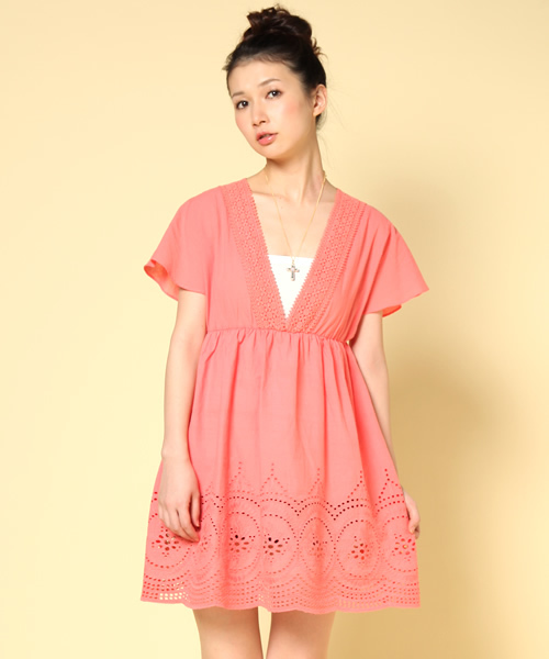 BEAMS LIGHTS Women's（ビームスライツ ウィメンズ）の「BEAMS LIGHTS / カットワークレース チュニック（チュニック・レディース・ホワイト/ブラック/ピンク・ONE SIZE）」の3枚目の写真