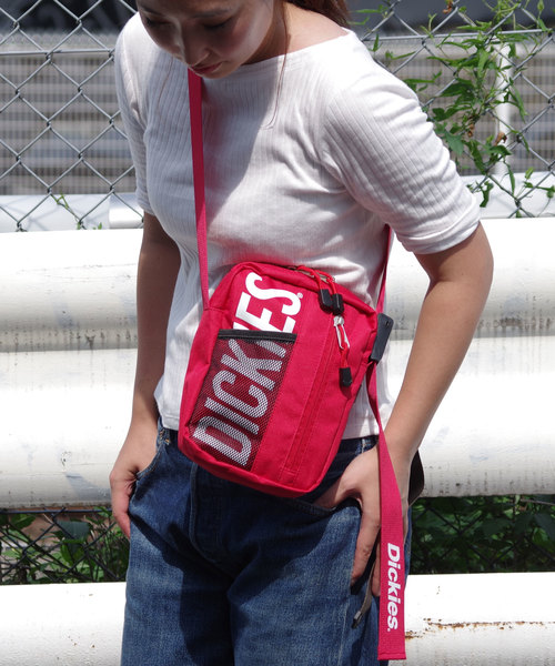 Dickies(ディッキーズ)の「【Dickies /ディッキーズ】別注ミニショルダーバック(ショルダーバッグ・レディース・ブラック/ホワイト/レッド・FREE)」の1枚目の写真