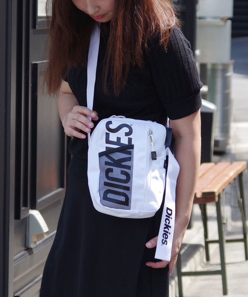 Dickies(ディッキーズ)の「【Dickies /ディッキーズ】別注ミニショルダーバック(ショルダーバッグ・レディース・ブラック/ホワイト/レッド・FREE)」の2枚目の写真