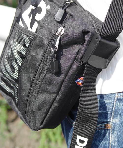 Dickies(ディッキーズ)の「【Dickies /ディッキーズ】別注ミニショルダーバック(ショルダーバッグ・レディース・ブラック/ホワイト/レッド・FREE)」の5枚目の写真