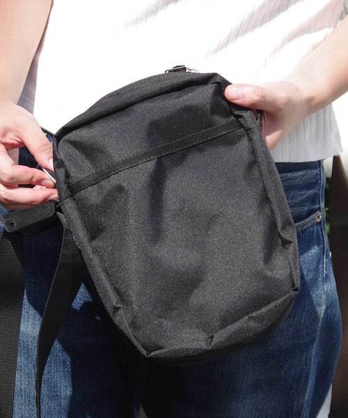 Dickies(ディッキーズ)の「【Dickies /ディッキーズ】別注ミニショルダーバック(ショルダーバッグ・レディース・ブラック/ホワイト/レッド・FREE)」の7枚目の写真