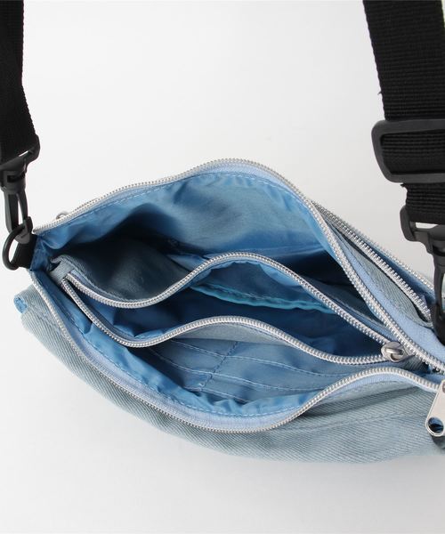 crocs（クロックス）の「CROCSﾎﾟｰﾁ（ショルダーバッグ・キッズ・ブルー/ピンク・FREE）」の5枚目の写真