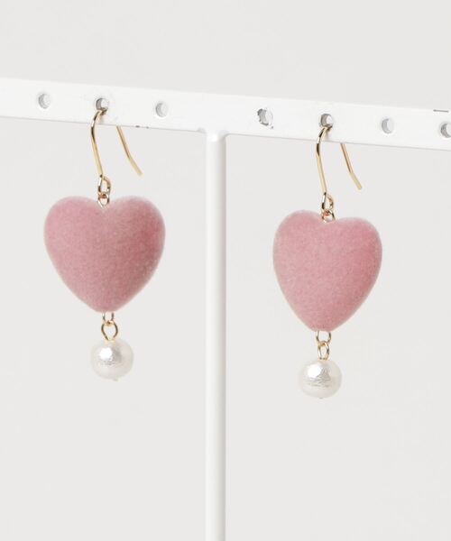 tone(トーン)の「【Uloue】フロッキーハートのピアス(ピアス(両耳用)・レディース・グレー/レッド/ブラウン/ピンク/ネイビー・FREE)」の4枚目の写真