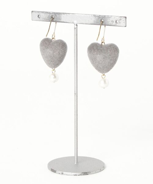 tone(トーン)の「【Uloue】フロッキーハートのピアス(ピアス(両耳用)・レディース・グレー/レッド/ブラウン/ピンク/ネイビー・FREE)」の6枚目の写真