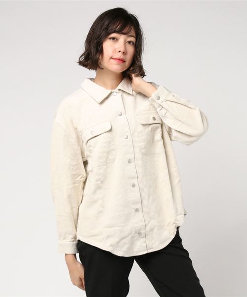 STYLEBLOCK(スタイルブロック)の「プリントパッチ付き後ろボタンコーデュロイオーバーサイズシャツ(シャツ/ブラウス・レディース・アイボリー/ピンク系その他/ライトパープル/サンドベージュ・M)」の2枚目の写真