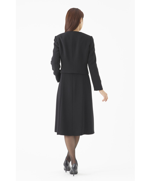 MONOIR(モノワール)の「濃染加工ロング丈アンサンブル(ジャケットワンピース)(アンサンブル・レディース・ブラック・9号/13号/17号/7号/11号/15号)」の8枚目の写真