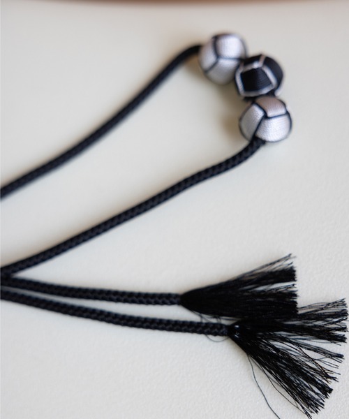 ゆかた館グレース(ユカタカングレース)の「帯飾り 三ツ玉(和装小物・レディース・ブラック/パープル/ブラウン/レッド/イエロー/ブルー/グリーン/マスタード/ブラック系・FREE)」の3枚目の写真