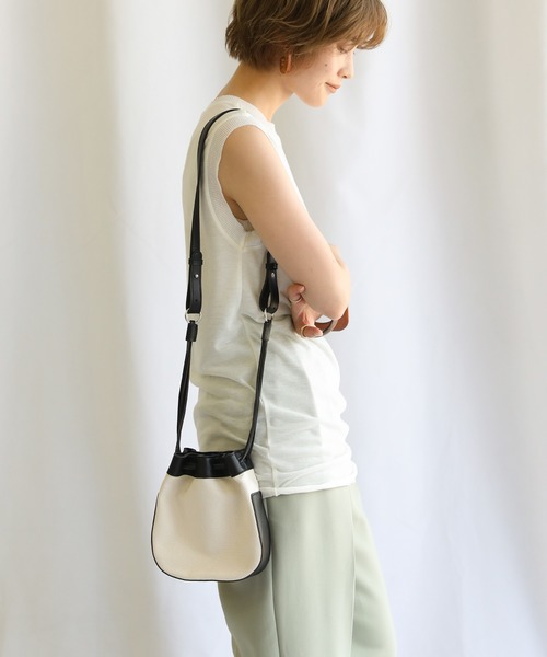 select MOCA(セレクトモカ)の「カービングギャザー巾着バッグ(トートバッグ・レディース・オフホワイト/ブラック/キャメル・FREE)」の8枚目の写真