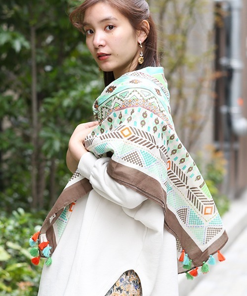 チチカカ（チチカカ）の「キカプリントスカーフ（ストール/ショール・レディース・イエロー/ブラウン・FREE）」の5枚目の写真