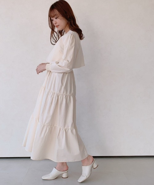 VANNIE U（ヴァニーユー）の「パイピングスクエアトゥミュール（パンプス・レディース・ホワイト/ベージュ・LARGE/SMALL/MEDIUM）」の12枚目の写真