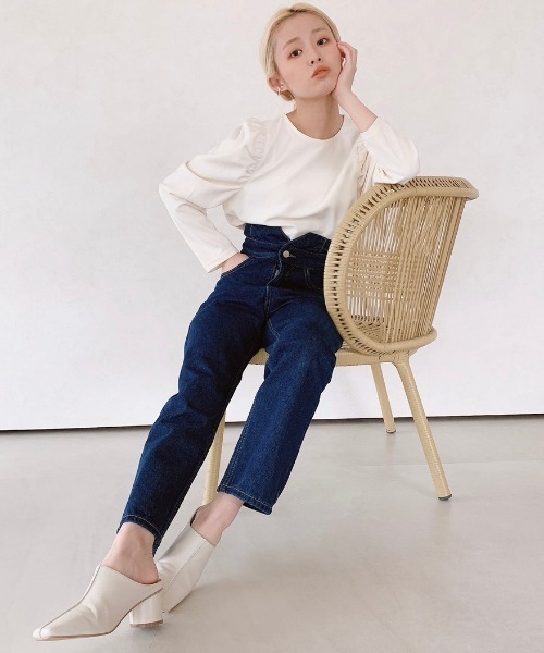 VANNIE U（ヴァニーユー）の「パイピングスクエアトゥミュール（パンプス・レディース・ホワイト/ベージュ・LARGE/SMALL/MEDIUM）」の10枚目の写真