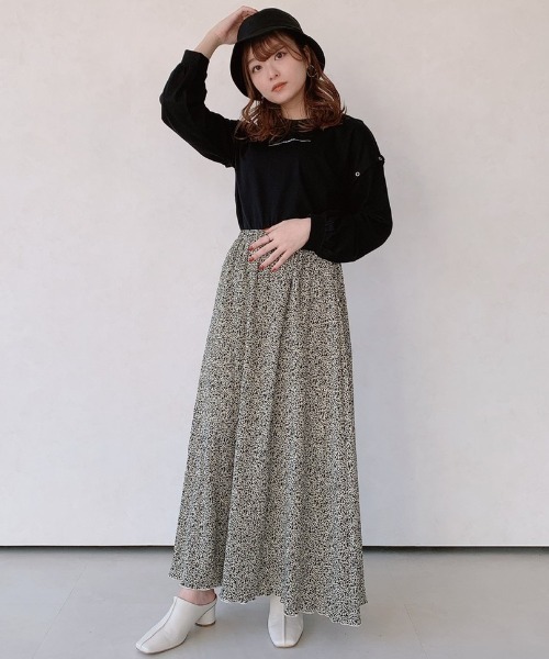 VANNIE U（ヴァニーユー）の「パイピングスクエアトゥミュール（パンプス・レディース・ホワイト/ベージュ・LARGE/SMALL/MEDIUM）」の11枚目の写真