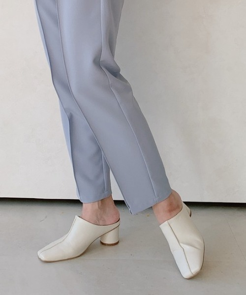 VANNIE U（ヴァニーユー）の「パイピングスクエアトゥミュール（パンプス・レディース・ホワイト/ベージュ・LARGE/SMALL/MEDIUM）」の9枚目の写真