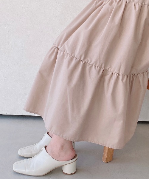 VANNIE U（ヴァニーユー）の「パイピングスクエアトゥミュール（パンプス・レディース・ホワイト/ベージュ・LARGE/SMALL/MEDIUM）」の17枚目の写真