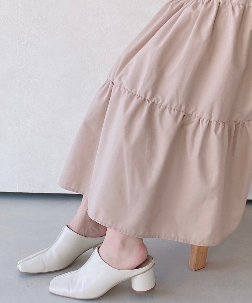 VANNIE U（ヴァニーユー）の「パイピングスクエアトゥミュール（パンプス・レディース・ホワイト/ベージュ・LARGE/SMALL/MEDIUM）」の19枚目の写真