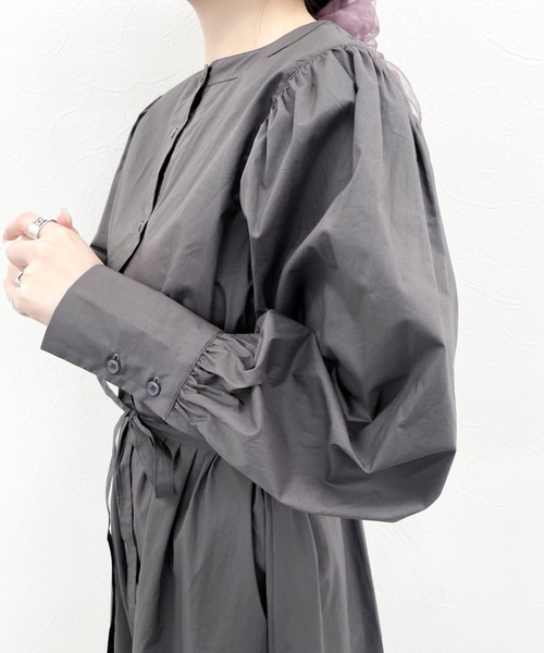 EPIMI E'PIMMY（エピミエピミー）の「マルチウェイボリュームスリーブシャツワンピ（シャツワンピース・レディース・チャコールグレー/ベージュ/オフホワイト・MEDIUM）」の10枚目の写真