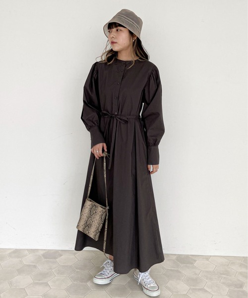 EPIMI E'PIMMY（エピミエピミー）の「マルチウェイボリュームスリーブシャツワンピ（シャツワンピース・レディース・チャコールグレー/ベージュ/オフホワイト・MEDIUM）」の17枚目の写真