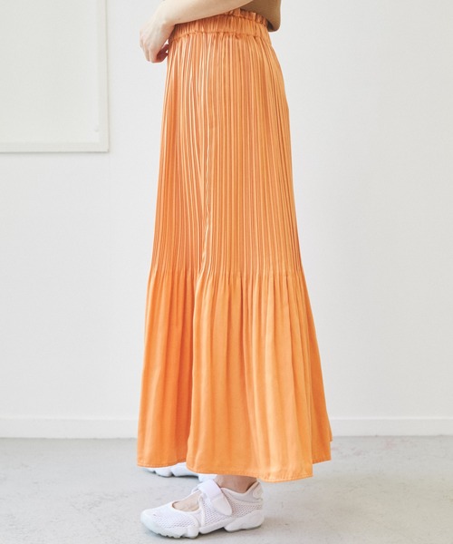 AZUL ENCANTO（アズールエンカント）の「ヴィンテージサテンプリーツスカート（スカート・レディース・オフホワイト/ライトグレー/オレンジ・FREE）」の10枚目の写真