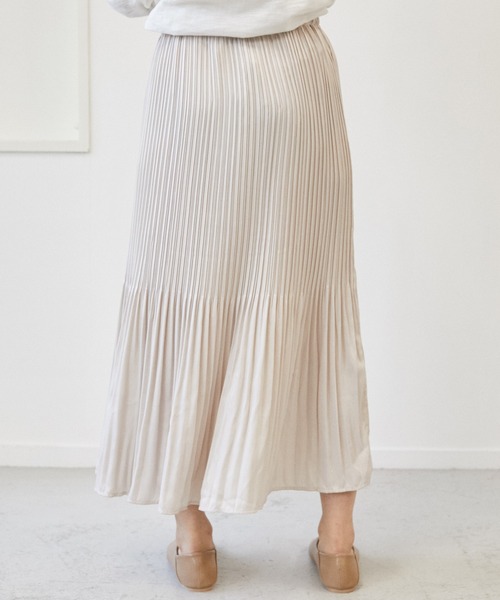 AZUL ENCANTO（アズールエンカント）の「ヴィンテージサテンプリーツスカート（スカート・レディース・オフホワイト/ライトグレー/オレンジ・FREE）」の5枚目の写真