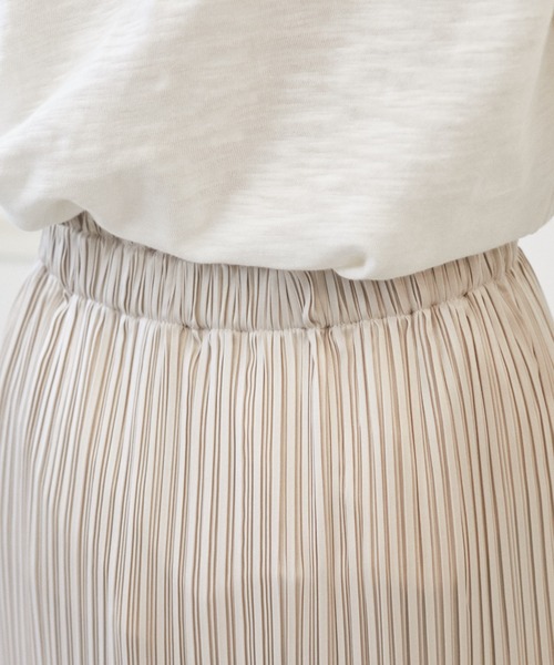 AZUL ENCANTO（アズールエンカント）の「ヴィンテージサテンプリーツスカート（スカート・レディース・オフホワイト/ライトグレー/オレンジ・FREE）」の8枚目の写真