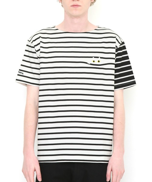 Design Tshirts Store graniph（デザイン　ティーシャツ　ストア　グラニフ）の「アイアムヒア｜ボートネックTシャツ(ホワイト)（Tシャツ/カットソー・メンズ・ホワイト・X-LARGE/LARGE/SMALL/MEDIUM/X-SMALL）」の5枚目の写真