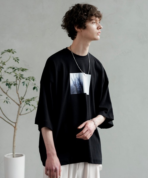 shiki tokyo（シキトウキョウ）の「OVERSIZED MODE PRINT TEE / オーバーサイズモードプリントTシャツ（Tシャツ/カットソー・メンズ・ホワイト系その他/グレイッシュベージュ/グレイッシュブルー/ダークグレー/ブラック/ホワイト・SMALL/MEDIUM/LARGE）」の4枚目の写真