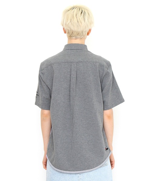 Design Tshirts Store graniph（デザイン　ティーシャツ　ストア　グラニフ）の「キャッツキャッチングフィッシュ | ピケコンビ半袖シャツ(ヘザーグレー)（シャツ/ブラウス・メンズ・ヘザーグレー・SMALL/MEDIUM/X-LARGE/LARGE）」の2枚目の写真