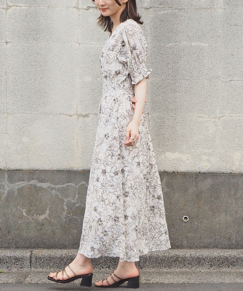 tiptop（ティップトップ）の「袖シャーリングVネックワンピース