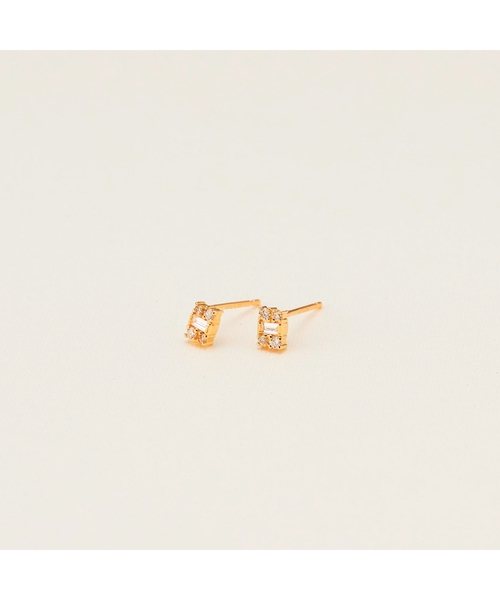 COCOSHNIK(ココシュニック)の「K18ダイヤモンド バゲットカットオルタネイト スタッドピアス(ピアス(両耳用)・レディース・アイボリー系・00)」の6枚目の写真