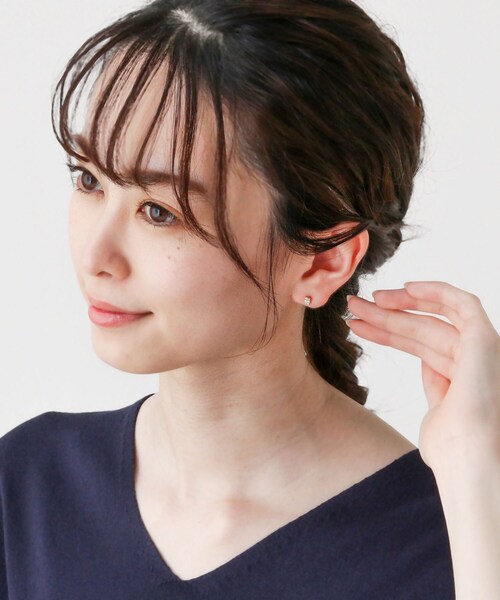 COCOSHNIK(ココシュニック)の「K18ダイヤモンド バゲットカットオルタネイト スタッドピアス(ピアス(両耳用)・レディース・アイボリー系・00)」の12枚目の写真