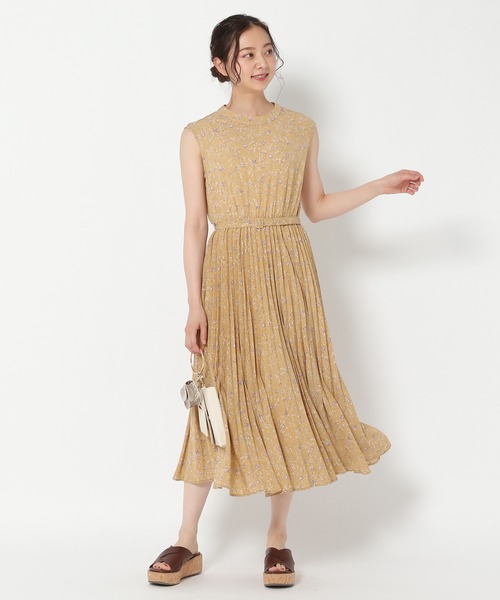 mysty woman（ミスティウーマン）の「花柄プリーツフレンチワンピース 956672（ワンピース・レディース・ブラック/オフホワイト/イエロー・FREE）」の8枚目の写真