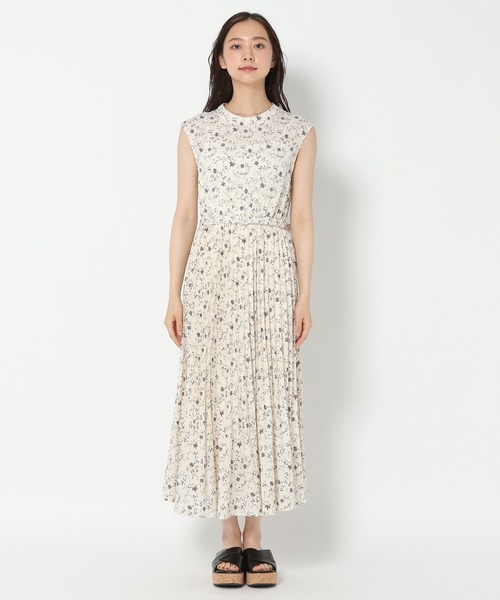 mysty woman（ミスティウーマン）の「花柄プリーツフレンチワンピース 956672（ワンピース・レディース・ブラック/オフホワイト/イエロー・FREE）」の10枚目の写真