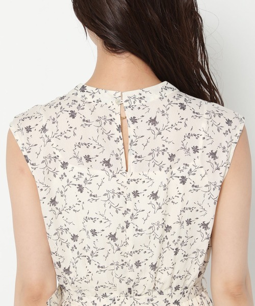 mysty woman（ミスティウーマン）の「花柄プリーツフレンチワンピース 956672（ワンピース・レディース・ブラック/オフホワイト/イエロー・FREE）」の13枚目の写真