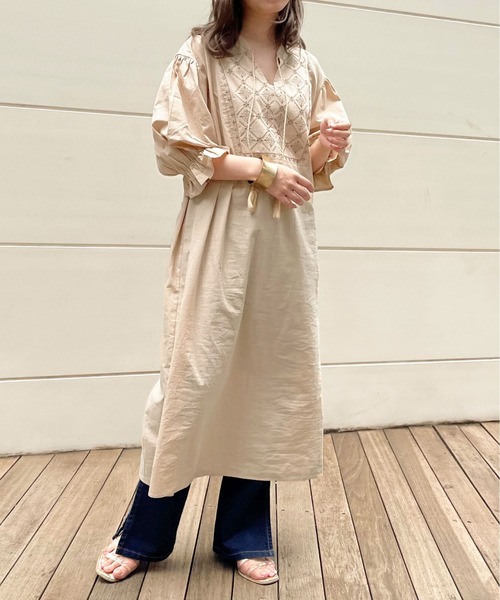 apres jour clair（アプレジュールクレア）の「【apres jour clair】刺繍バンドカラーワンピース【ZOZOTOWN限定アイテム】（ワンピース・レディース・オフホワイト/ベージュ・フリー/X-LARGE）」の14枚目の写真