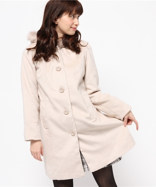 earth music&ecology(アースミュージックアンドエコロジー)の「フードファー付きコート(ステンカラーコート・レディース・アイボリー/ピンク/ベージュ/サックスブルー/ネイビー・SMALL/MEDIUM)」の3枚目の写真