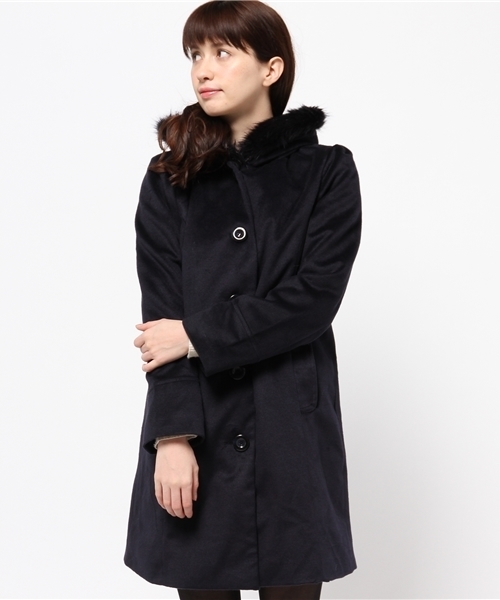 earth music&ecology(アースミュージックアンドエコロジー)の「フードファー付きコート(ステンカラーコート・レディース・アイボリー/ピンク/ベージュ/サックスブルー/ネイビー・SMALL/MEDIUM)」の4枚目の写真