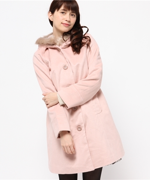 earth music&ecology(アースミュージックアンドエコロジー)の「フードファー付きコート(ステンカラーコート・レディース・アイボリー/ピンク/ベージュ/サックスブルー/ネイビー・SMALL/MEDIUM)」の1枚目の写真