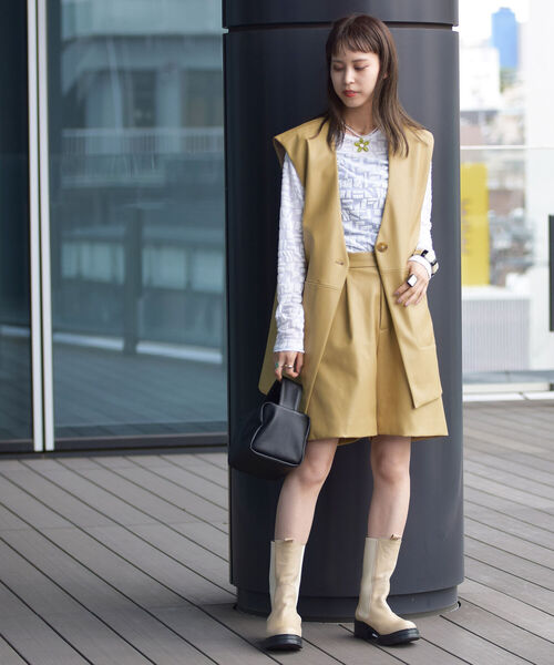 Ray BEAMS(レイビームス)の「Ray BEAMS / フェイクレザー ショートパンツ(その他パンツ・レディース・ブラック/ベージュ・1/0)」の13枚目の写真