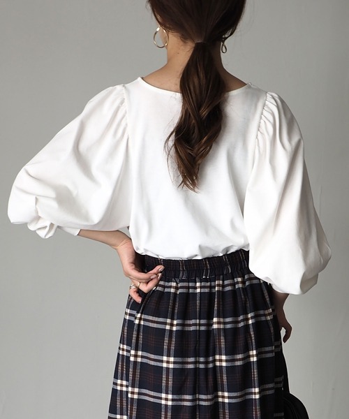 Riberry（リベリー）の「ボリューム袖Teeブラウス（Tシャツ/カットソー・レディース・オフホワイト/スミクロ・MEDIUM）」の8枚目の写真
